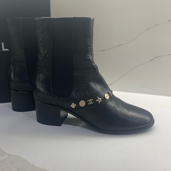 Chanel boots size 39 new black with gold - Picture 2 of 10